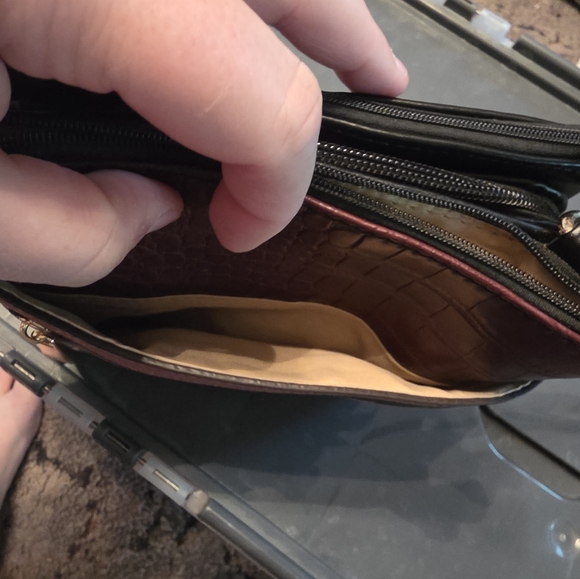 Giani Bernini Black and Brown Croc-Embossed Crossbody Bag - Picture 4 of 7